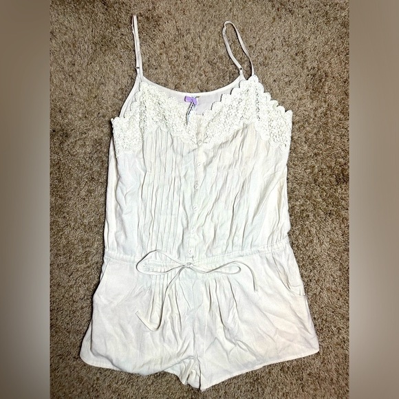 Andree by unit spaghetti strap shorts romper with tie waist size small - Picture 1 of 2